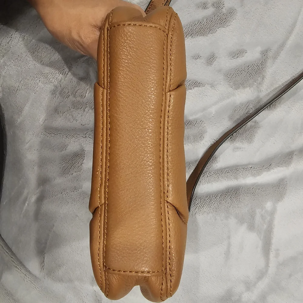 MICHAEL KORS Small Crossbody Bag / Tan Leather - Picture 16 of 16